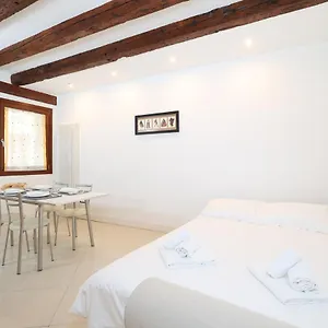 https://brand-new-modern-biennale-giardini-apartment-up-to-4.hotelslidodijesolo.com